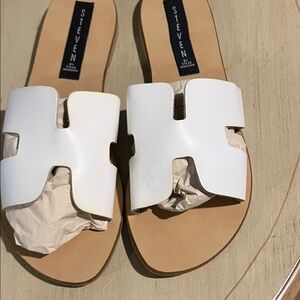 Steve Madden White Slide Sandals with Cutout Strap